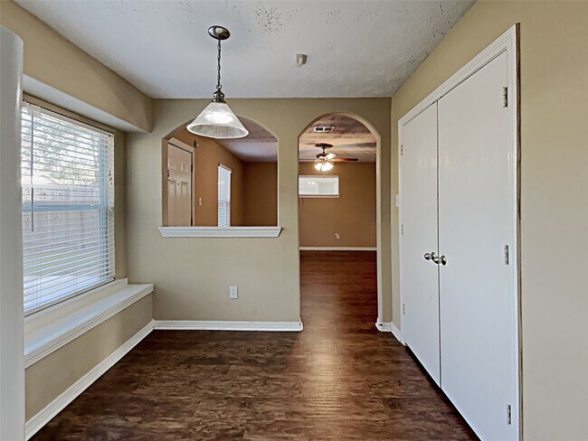 Photo - 5010 Deer Path Dr