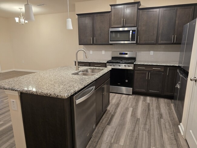 Photo - 883 Falls Grove Trl