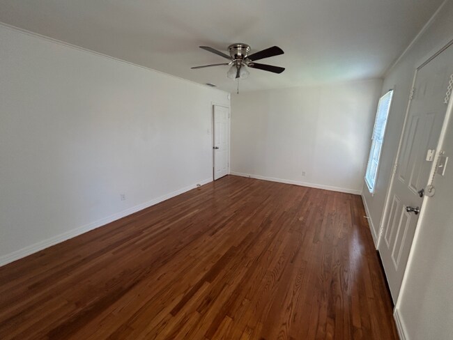 Photo - 1118 Woodley St