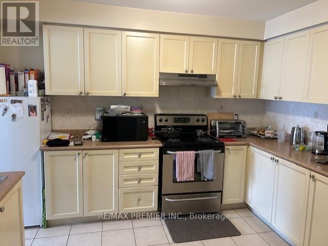 Photo - 111 Crystalview Crescent