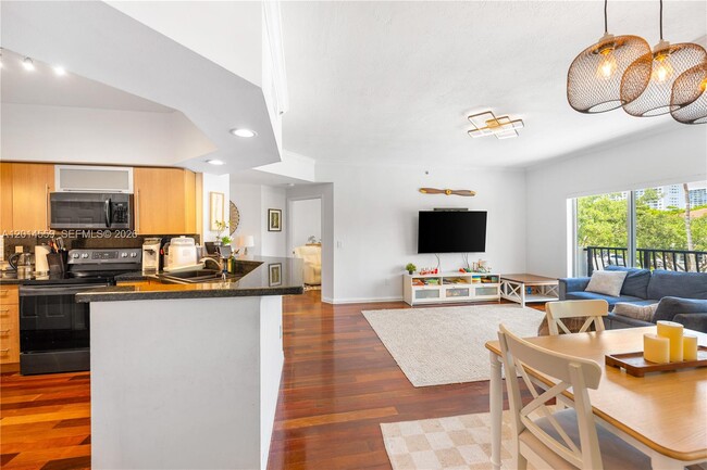 Building Photo - 3165 NE 184th St Unit 6304