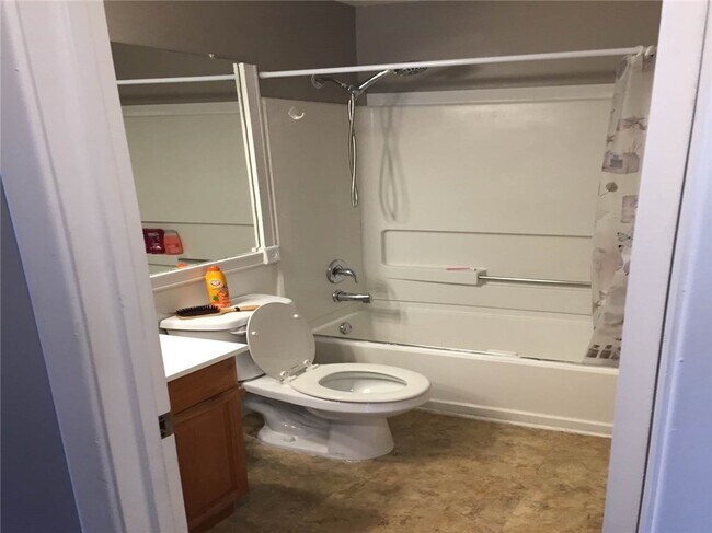 Building Photo - 220 Elm St Unit 331