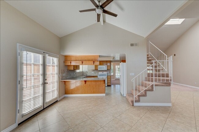 Photo - 1833 Sunbury St