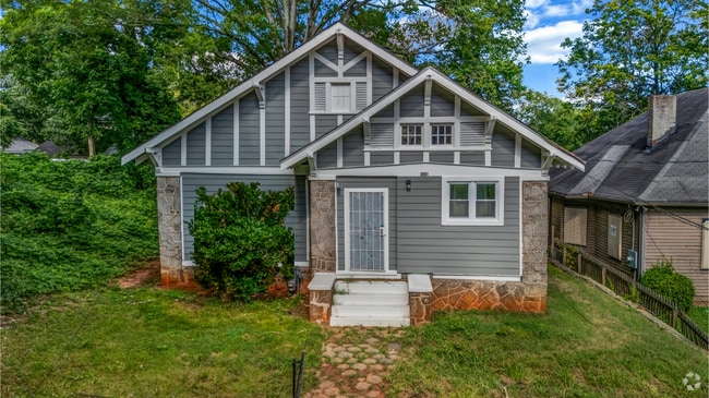 Building Photo - SPACIOUS 6 BEDS | 3 BATHS - IN THE HEART O... Rental