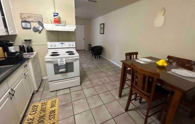 Photo - 2053 NW 36th Ave Unidad B