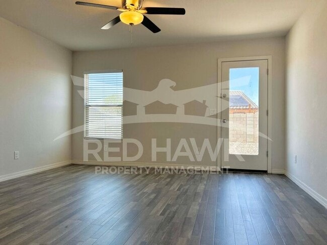 Photo - 944 Starview Ave