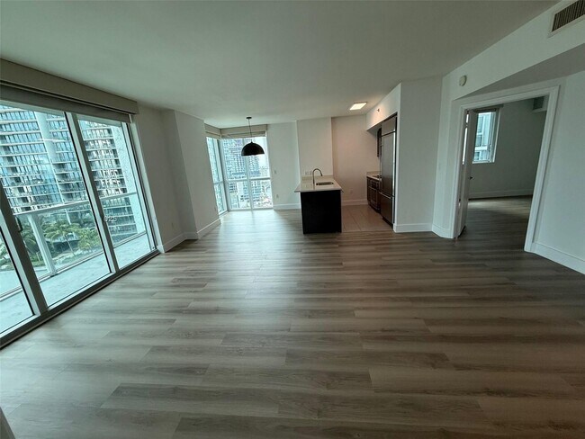 Photo - 55 SE 6th St Unidad 1902 Rental