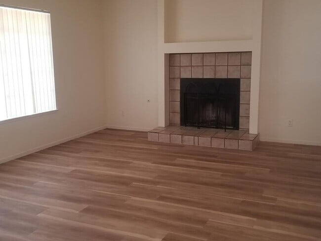 Photo - Single Story- 3 Bedroom!!
