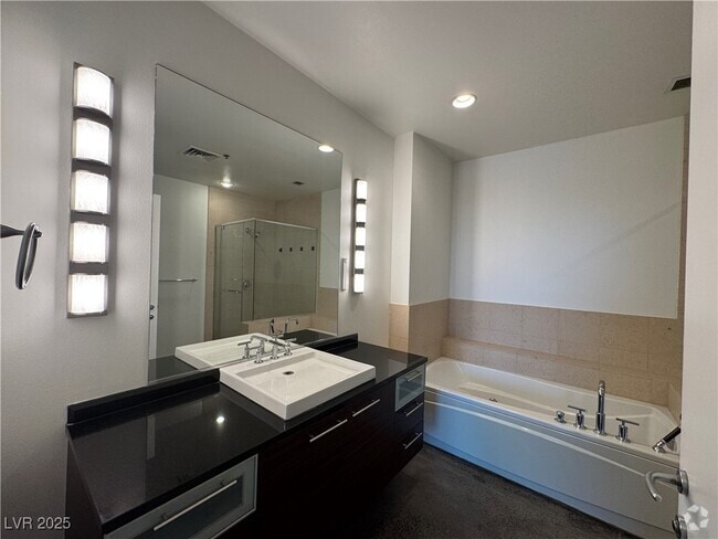 Building Photo - 900 S Las Vegas Blvd Unit 1003 Rental