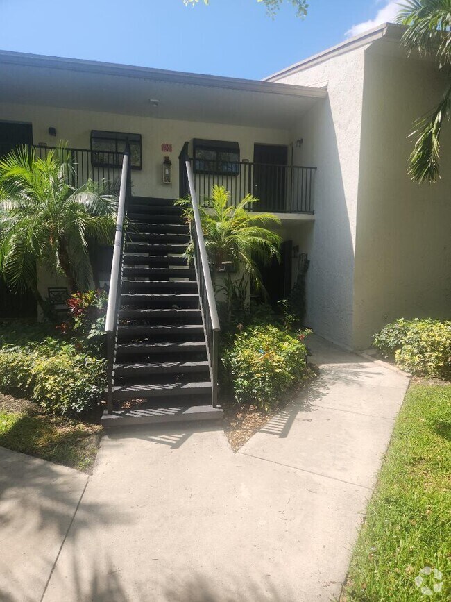 Building Photo - 1242 S Military Trail Unit 1024 Rental