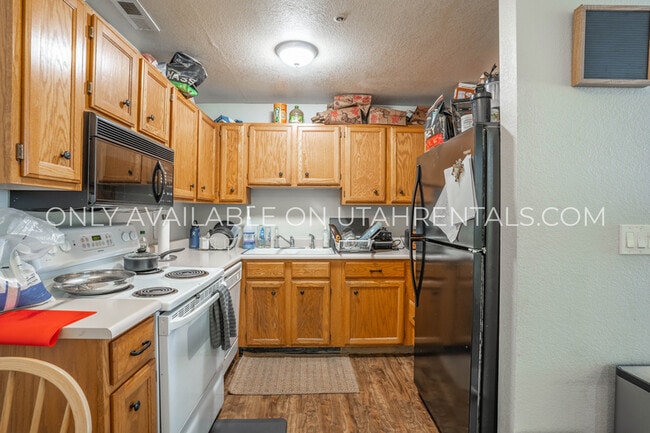 Photo - 850 N University Ave