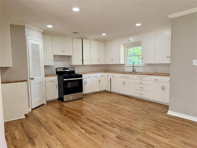 Photo - 2922 College Cir