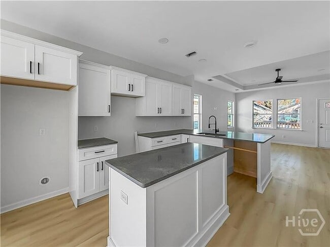 Photo - 3503 Haslam Ave