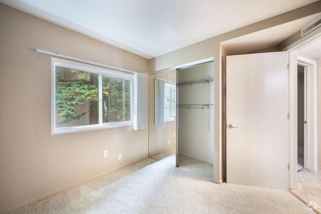 2BR, 1BA - Deluxe - Lafayette Commons