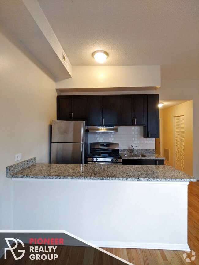 Building Photo - 2519 N Lincoln Ave Unit D3 Rental