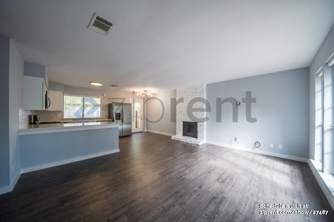 Building Photo - Unit A