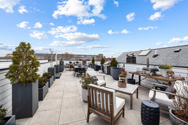 Photo - 1738 W 17th St