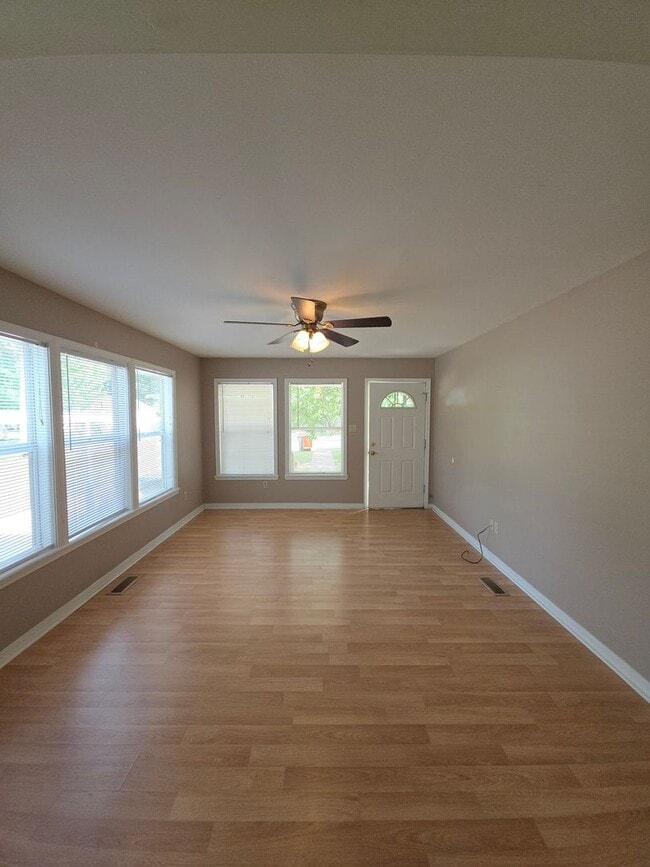 Photo - 204 S Laredo Ave