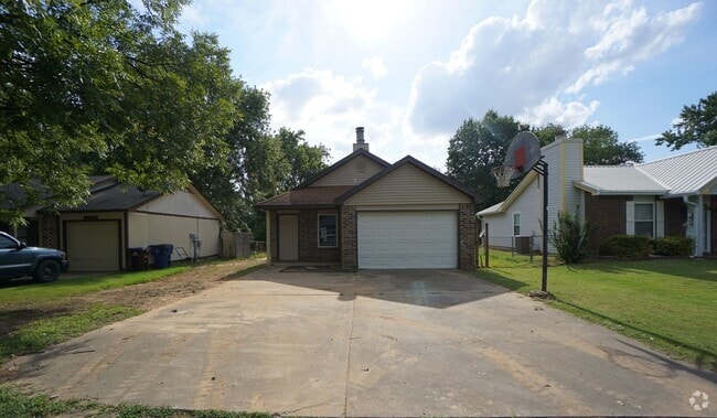 Building Photo - 3 Bed 2 Bath 1 Car Garage Rental