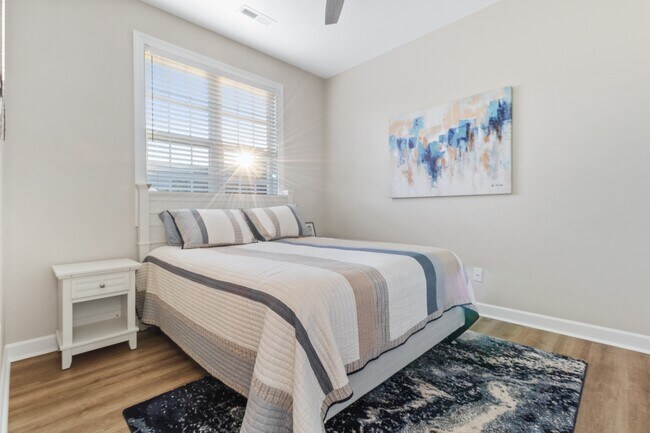 5006 Carleton Dr
