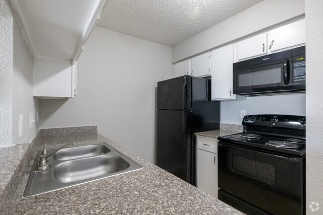 1BR, 1BA - 735SF - A5 - Kitchen
