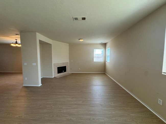 Photo - Spacious SW Bakersfield Home!
