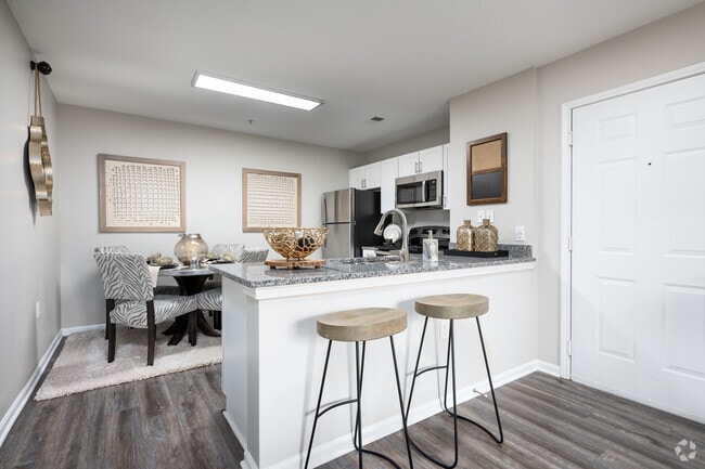 1BR, 1BA - 685SF - Dining Room - Battleground North