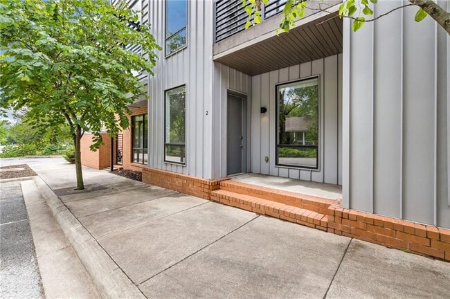 Building Photo - 465 S Locust Ave Unit 2 Rental