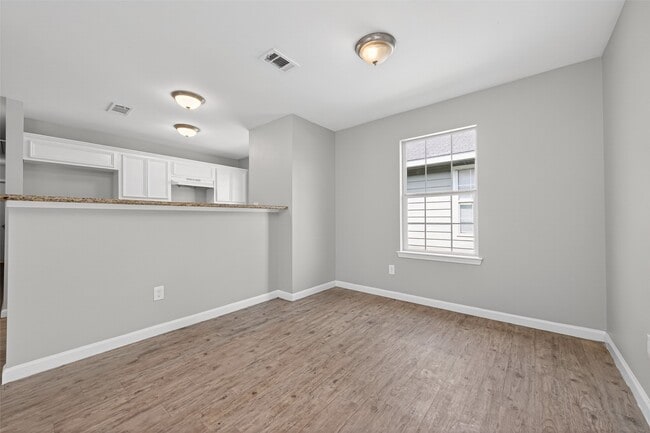 Photo - 7511 Dyer St