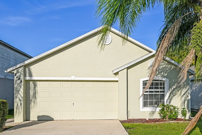 Building Photo - 8448 Oak Crossing Dr W Rental