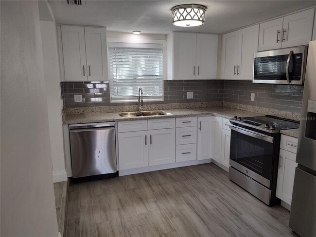 Photo - 301 Mystic Lake Dr N