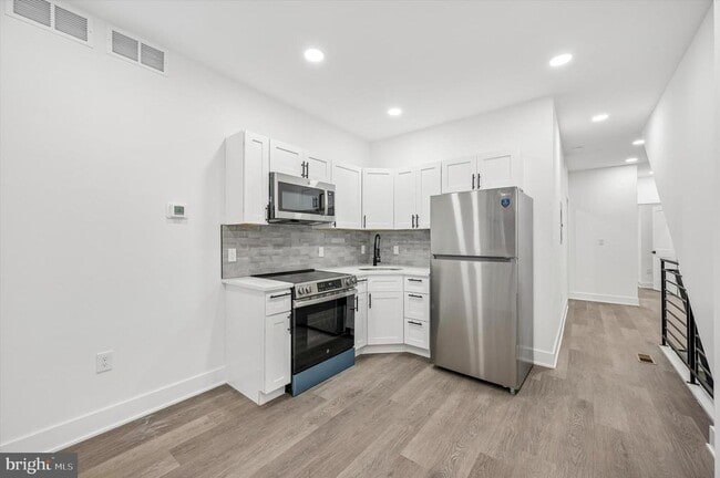 Building Photo - 5719 Cambridge St Unit 1