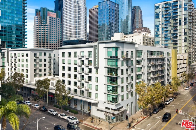 Photo - 645 W 9th St Unit 529