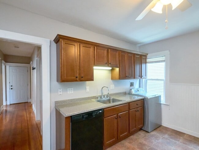 Building Photo - 447 Ashmont St Unit 3 Rental