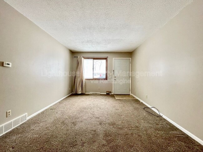 Photo - 1054 Royal Oak St SW