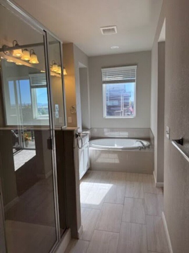 Photo - Modern Townhouse with Breathtaking Views –...