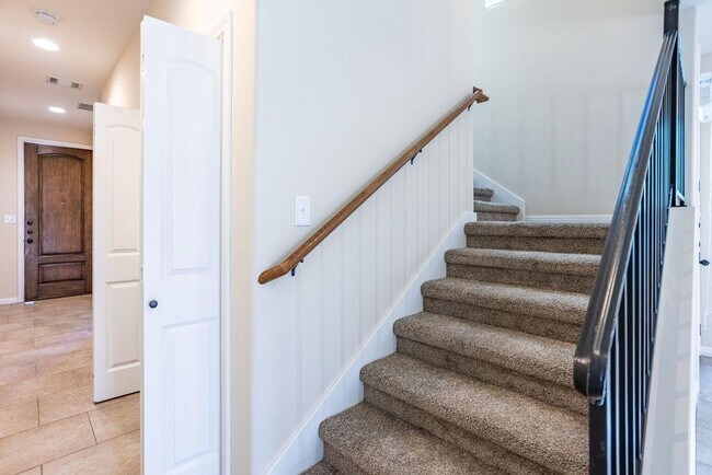 Photo - 1403 W 51st St