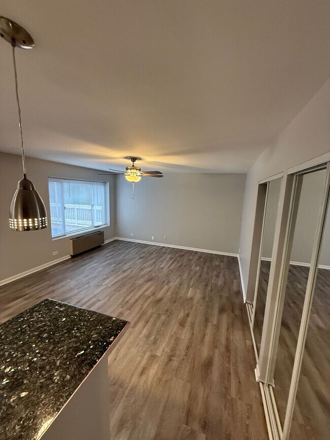 Photo - 744 W Gordon Terrace Unidad 204