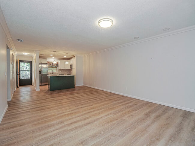 Building Photo - 400 18th St Unit # D6