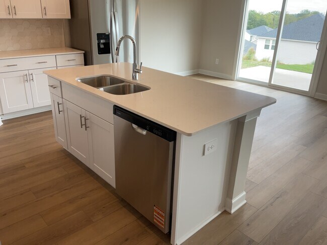 Photo - 794 Treeline Rd