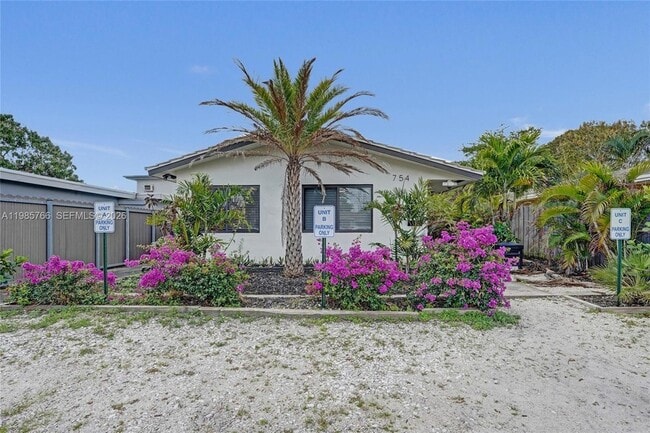 Photo - 754 NE 40th St