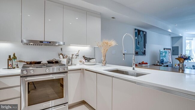 Photo - 2003 1st St NW