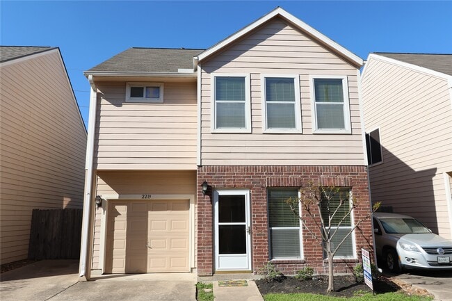 Building Photo - 2219 Naomi St