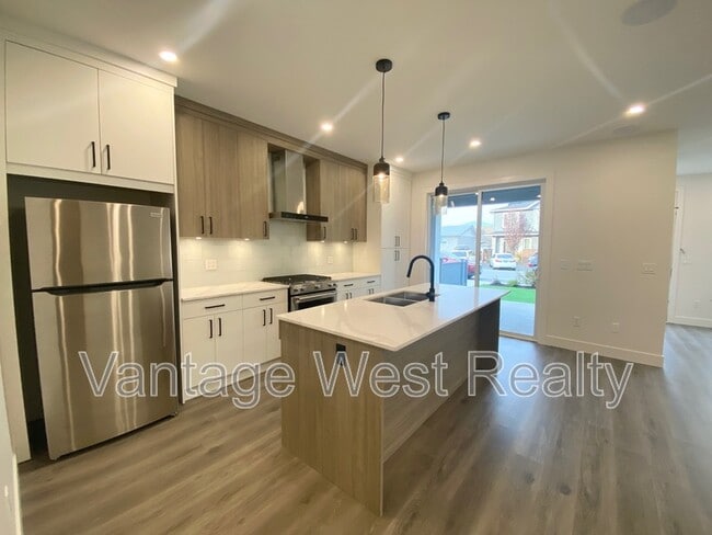 867-867 Morrison Ave