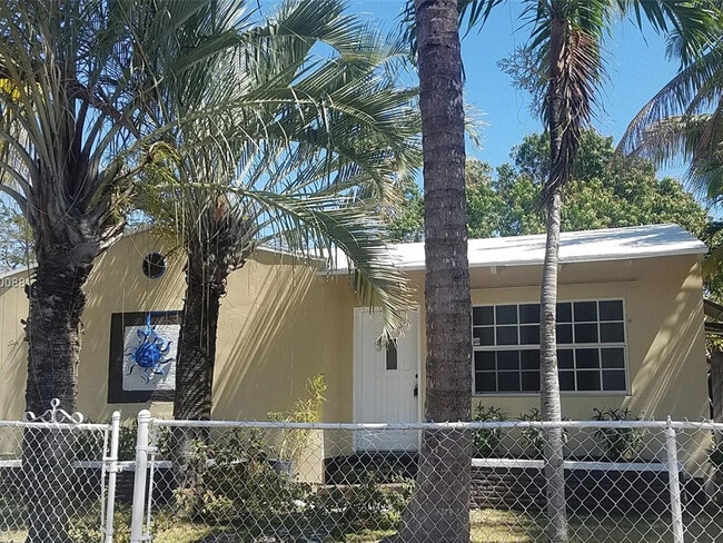 Building Photo - 440 NE 1st Ave.