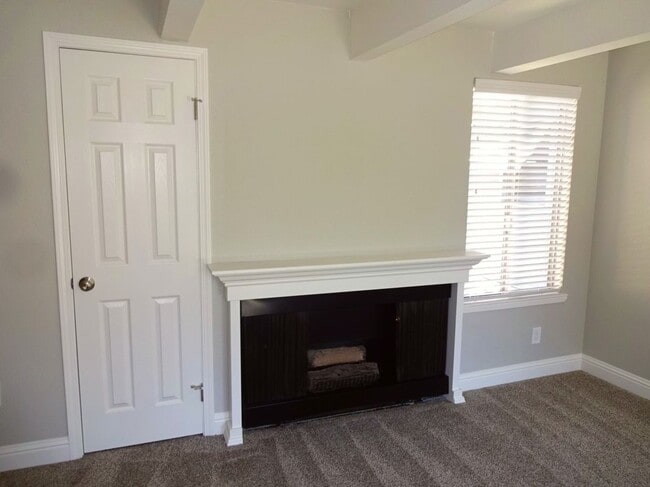 Photo - 2306 G St Unidad #32