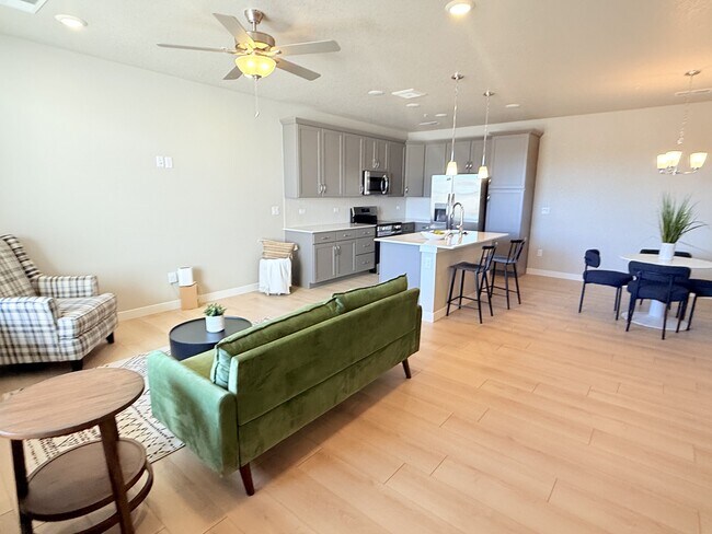 Photo - 938 Schlagel St