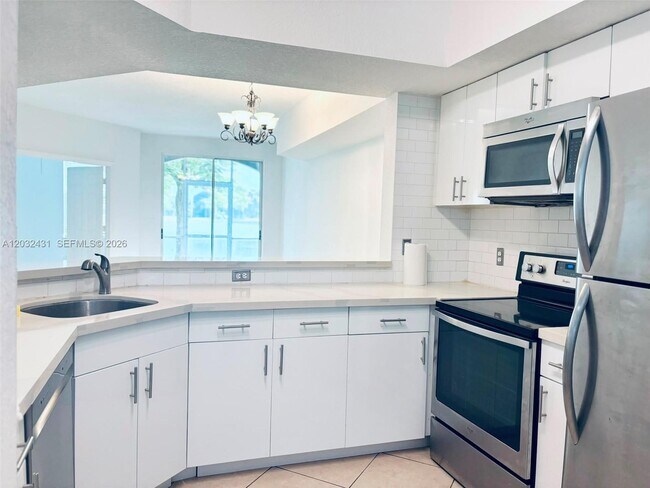 Photo - 715 SW 148th Ave Unidad 611