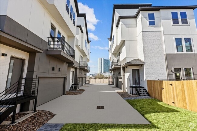 Building Photo - 2509 N MacGregor Way Rental