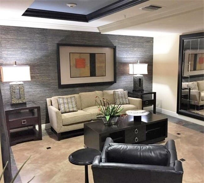 Photo - 4905 Midtown Ln